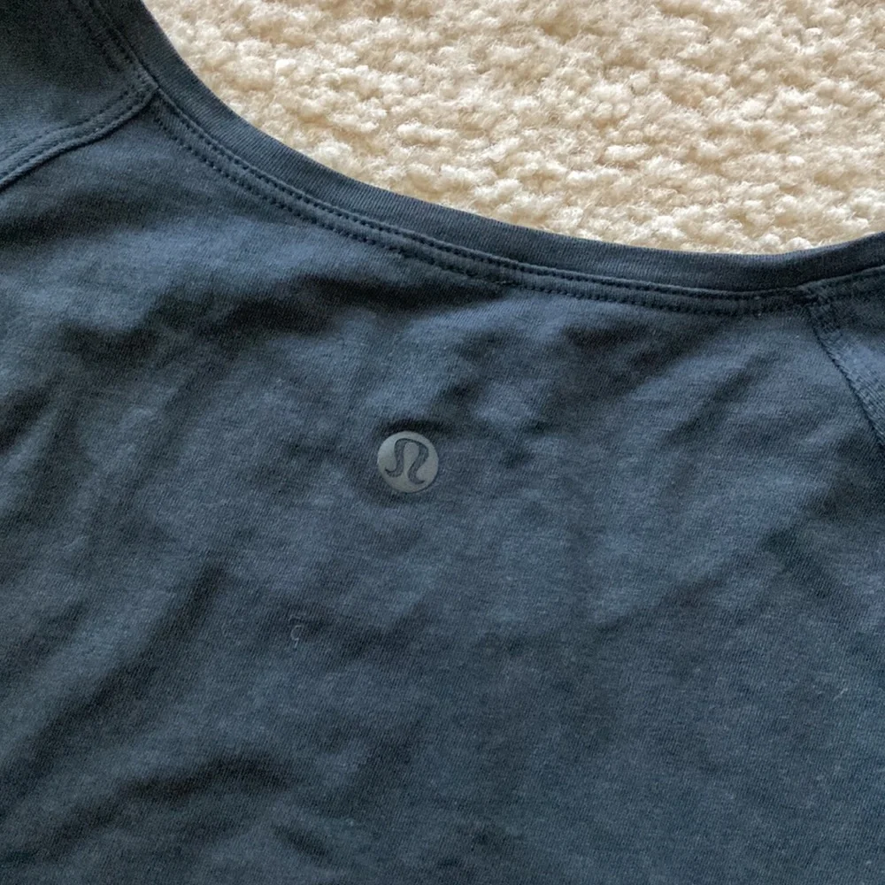 Lululemon Black Long Sleeve Tee - Picture 6 of 8
